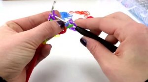 Брелок из резинок цветок без станка Rainbow Loom