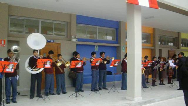 Banda Ugartina San isidro Himno Colegio Alfonso.Ugarte. смотреть онлайн