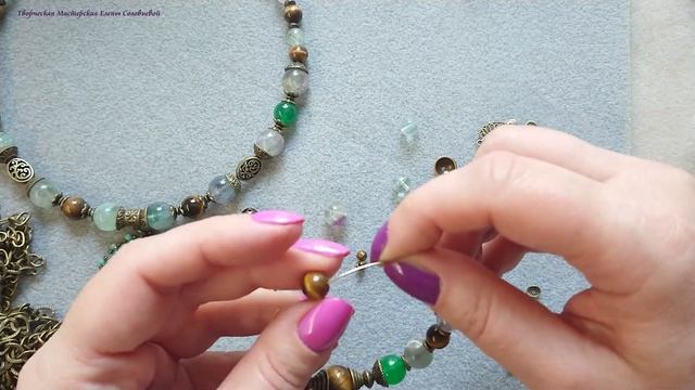 Как сделать Браслет своими руками, из бусин авантюрина на мемори проволоке. смотреть онлайн