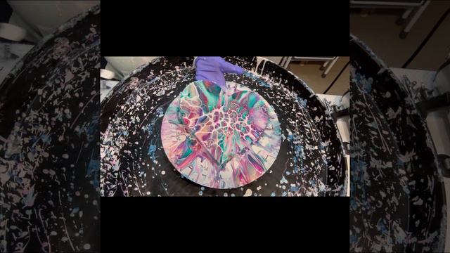 #008- Two hearts, one color palette, and two different color base paints. смотреть онлайн