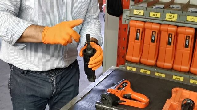 08 - Il chiodo non rimane nella canna. Sostituzione guidapunte Spit P560 смотреть онлайн