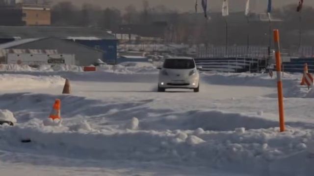 NISSAN LEAF ECO TEST DRIVE NASTY GIRL смотреть онлайн
