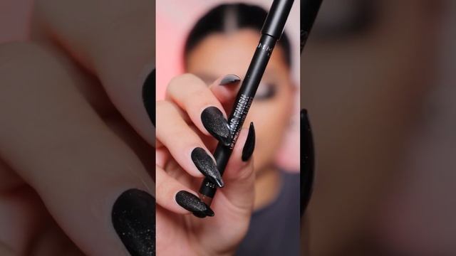 Easy Halloween makeup? #halloweenmakeuplook #halloweenmakeup #easyhalloweenmakeup #batmakeup смотреть онлайн