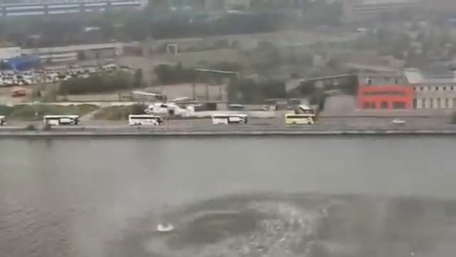 Пожар в Москве на территории завода ЗИЛ на ул.Автозаводская (08.07.2015) смотреть онлайн