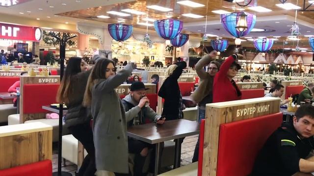 ПУБЛИЧНЫЕ ТАНЦЫ! НАМ НЕ СТЫДНО! смотреть онлайн