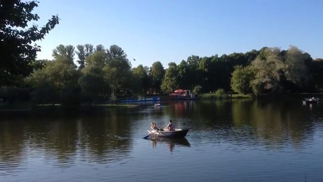 Второй день лета. Вечер. Парк Победы, СПб смотреть онлайн