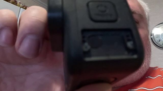 Gopro Black 12-11-10-9 боковая крышка маленькая там микрофон и это заглушка приклеенная. Обзор Gopro