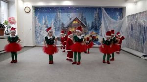 Жили на опушке ГНОМИКИ в ИЗБУШКЕ | Zara Star