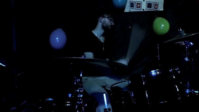 Вот что бывает на закрытых вечеринка) смотреть онлайн