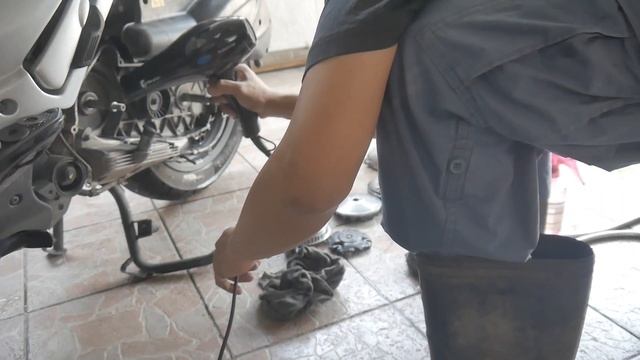 Aprilia SR MAX / Vespa GTS 300 - CVT Service