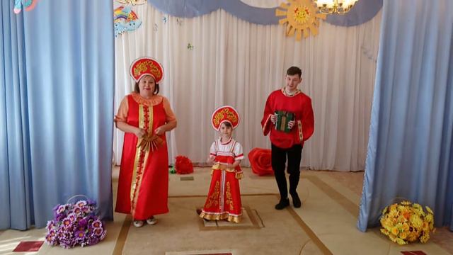 Нефедова Кира 5 лет песня " Спляшем Ваня" смотреть онлайн