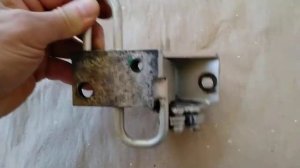 петля двери Skoda Octavia tour