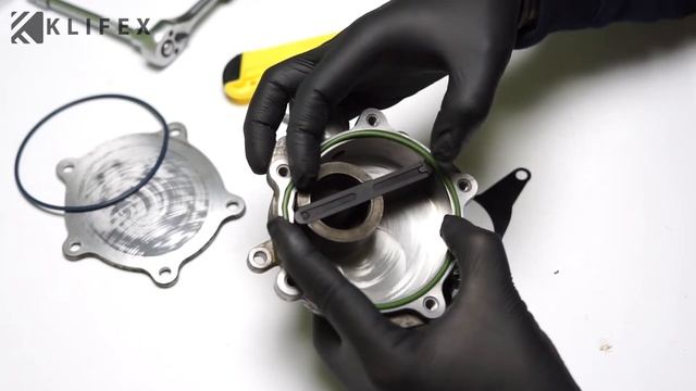 Ремонт вакуумного насоса Audi 06E145100E. Установка ремкомплекта. смотреть онлайн