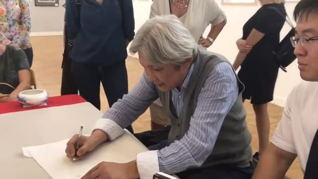 Мастер-класс от китайского каллиграфа Лю Хэна на Первом фестивале китайской живописи Гунби в Москве смотреть онлайн