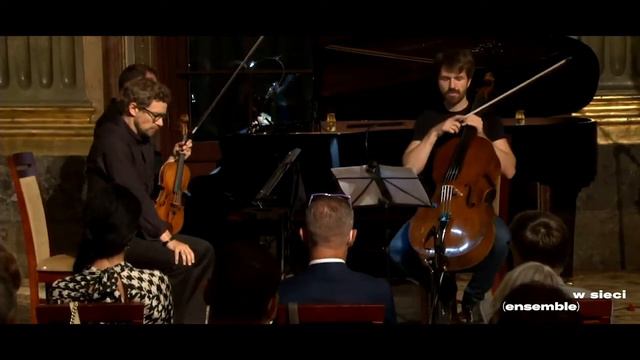 Ludwig van Beethoven (1770-1827) – Trio fortepianowe B-dur op. 11 смотреть онлайн