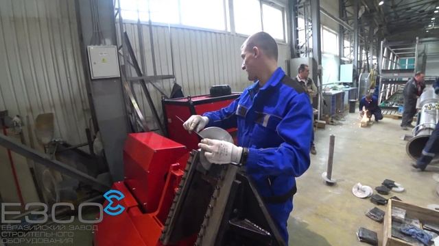 Калуга. Гибка витков шнека. Станок для гибки шнековой спирали. Auger flight forming machine.. смотреть онлайн