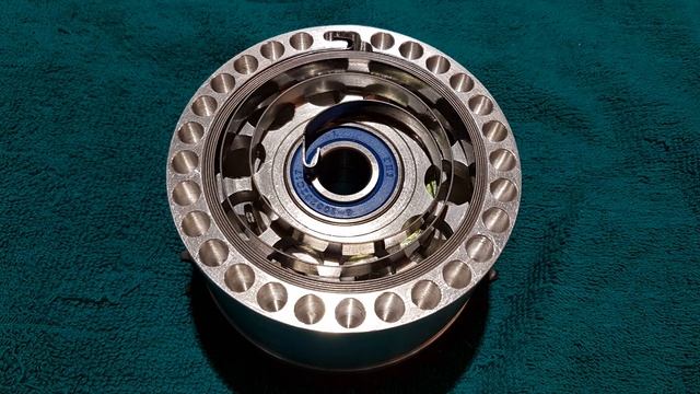 Запуск лодочного мотора аккумулятором со спичечный коробок смотреть онлайн