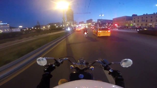 Первая поездка по городу на мотоцикле смотреть онлайн