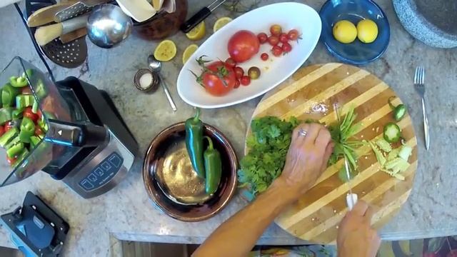 Fresh blender salsa recipe. Quick, delicious and easy to make! смотреть онлайн