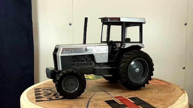 Scale Models 1/16 White 170 Workhorse смотреть онлайн