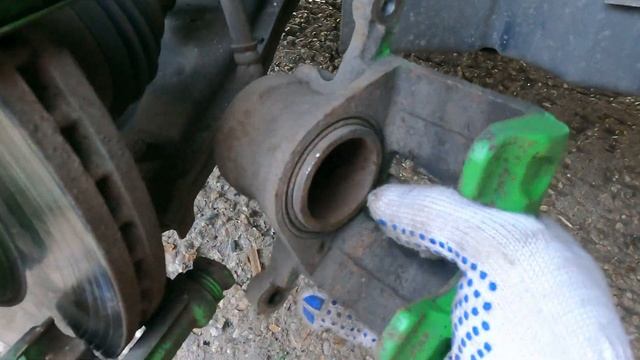 Замена передних тормозных колодок на примере автомобиля Shevrolet Lacetti смотреть онлайн