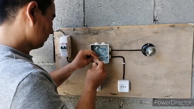 Розетка+Лампочка смотреть онлайн