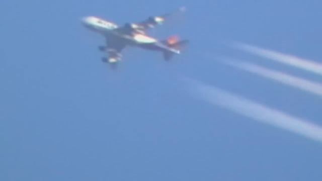 Atlas Air 747 Through Panasonic SDR-S26 ( Contrails ) смотреть онлайн