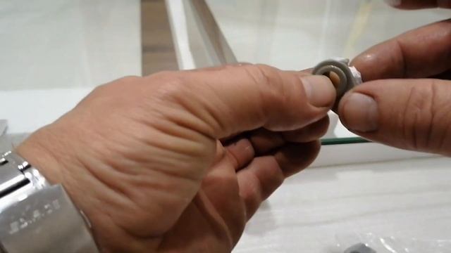 Как самому установить стеклянную штору для ванной. смотреть онлайн