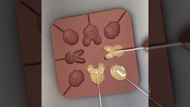 Заливка шоколада в силиконовую форму. Www.cake-profit.ru смотреть онлайн