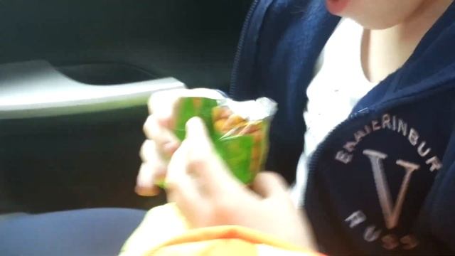 Мы кушаем орехи