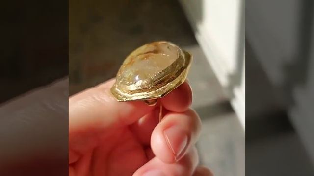#SHANIQ Брошь из позолоченного серебра с кварцем #ювелирАнастасияШульженко #серебросдоставкой смотреть онлайн