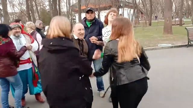 Полоса,полосочка.Танцы в саду Шевченко.