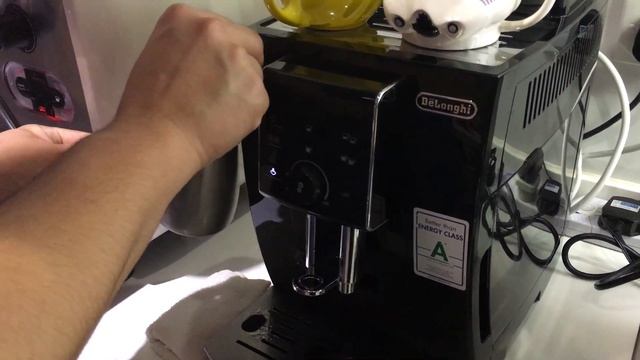 Black Delonghi Coffee Machine смотреть онлайн
