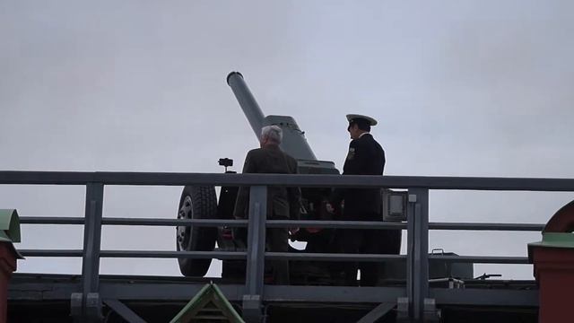 В ПИТЕРЕ ПОЛДЕНЬ смотреть онлайн