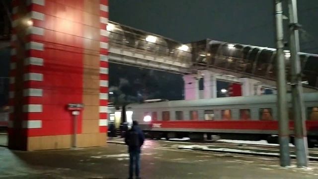 Рузаевка. Поезд №347/348 Санкт-Петербург - Уфа, стоянка на станции Рузаевка.