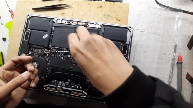 Apple MacBook Pro A1990 2018 15" inch Disassembly Battery And Change Battery смотреть онлайн