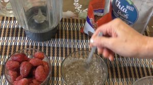 Смузи из семян чиа, льна и клубники  Чем полезны семена ЧИА