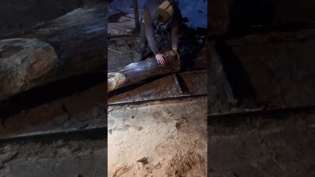 САМЫЙ тяжелый материал -ДУБ .Процесс установки бревна на пилораму смотреть онлайн