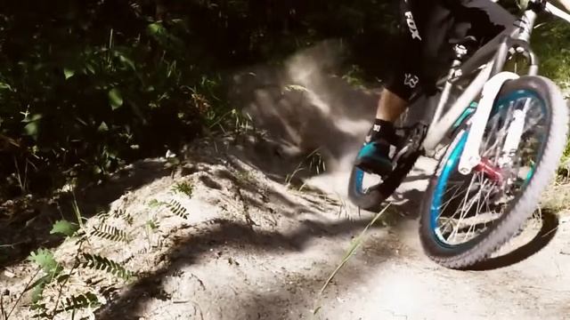 Hutchinson Squale смотреть онлайн