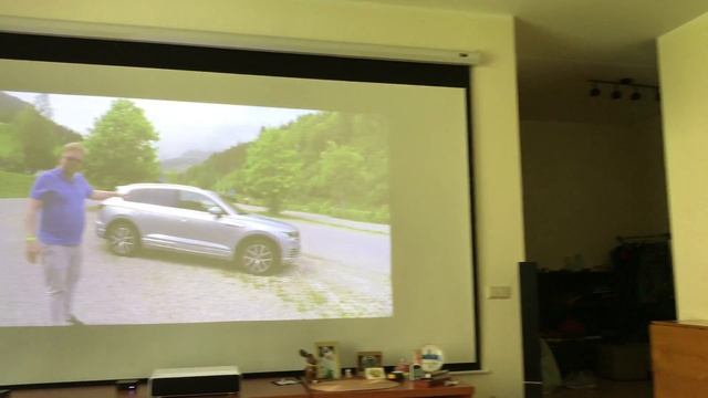 Xiaomi Mi laser projector viewing video in bright daylight. смотреть онлайн