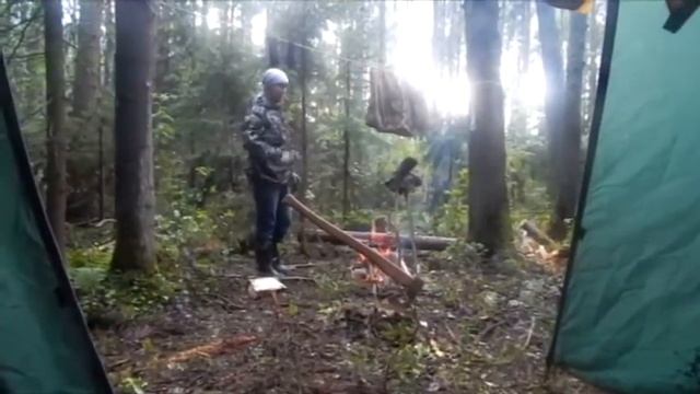 Постройка лесной избушки #1 (день 1) смотреть онлайн