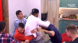 Дом-2: Драка между Мондезиром и Федей