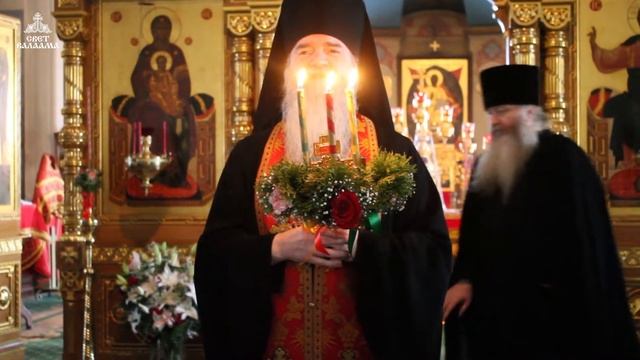 Игумен Мефодий вручает пасхальные подарки валаамским детям смотреть онлайн