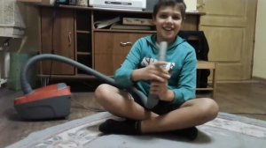 Сказочный человек засосал пылесос!