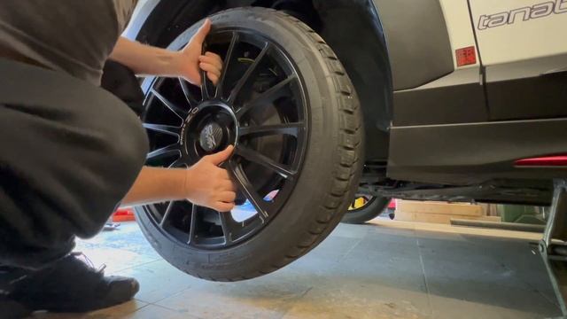 Mazda CX-3 -- change to Winter Tires смотреть онлайн