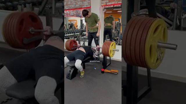Скажи 300 #powerlifting #wpc #пауэрлифтинг #становаятяга #deadlift #awpc #russianturbine #slingshot смотреть онлайн