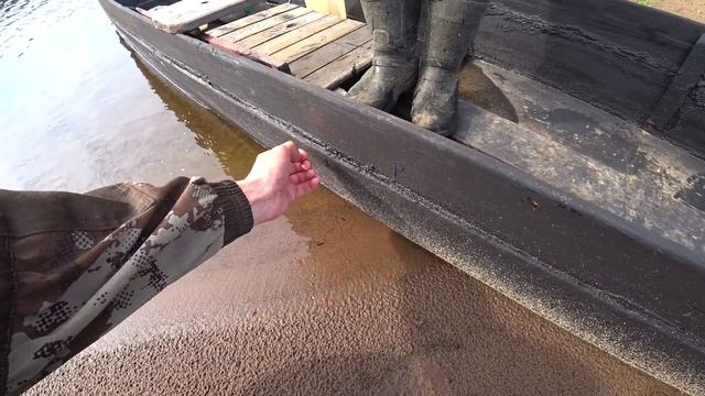 Пошёл к реке, встретил знакомого. Вдвоём поход получился веселей. смотреть онлайн