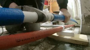 как крепить радиатор в газобетон