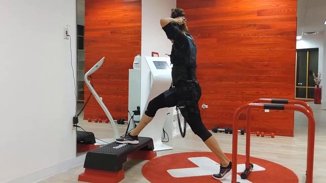 EMS training with Livia смотреть онлайн