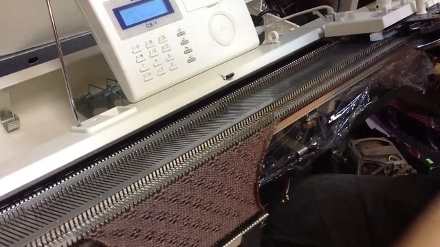 Тестирование ажурной каретки на Бразер КН 970. Testing Lace carriage on the Brother KH 970. смотреть онлайн
